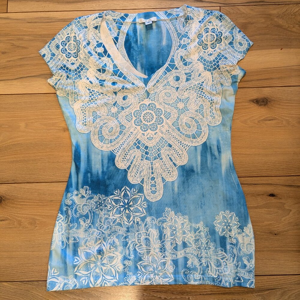 Cotton blue and white V-neck shirt